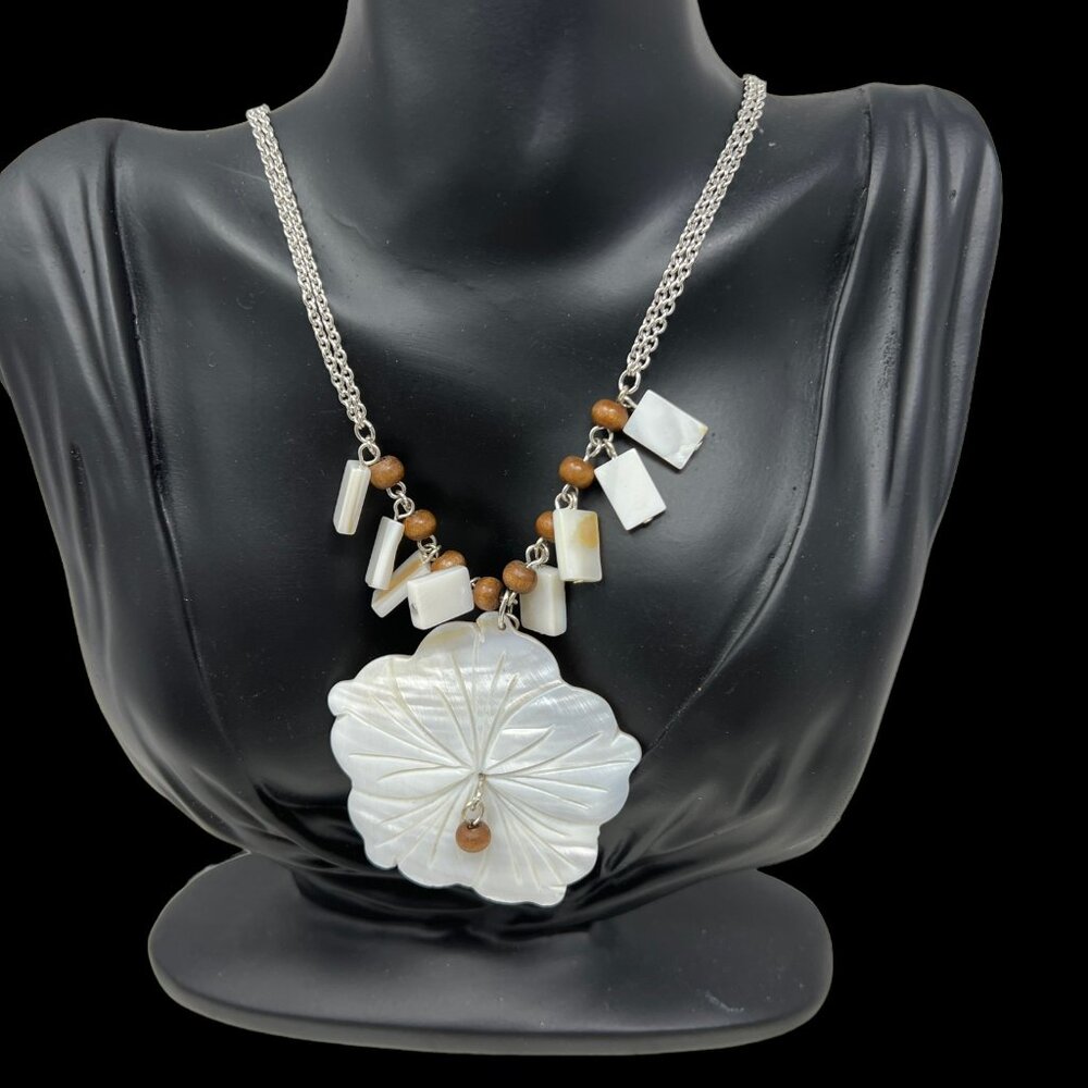 Vintage Avon Necklace White Lotus‎ Flower Pendant Two Strand Silver Tone Chain